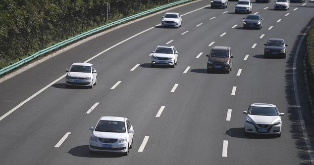 高速公路上的应急车道可以停车吗?